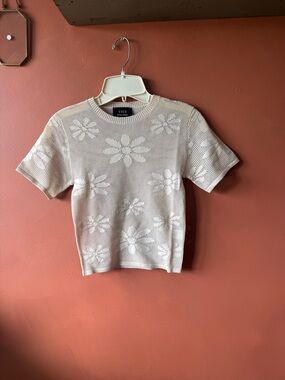 Vici Cream Floral Daisy Knit Short Sleeve Top
